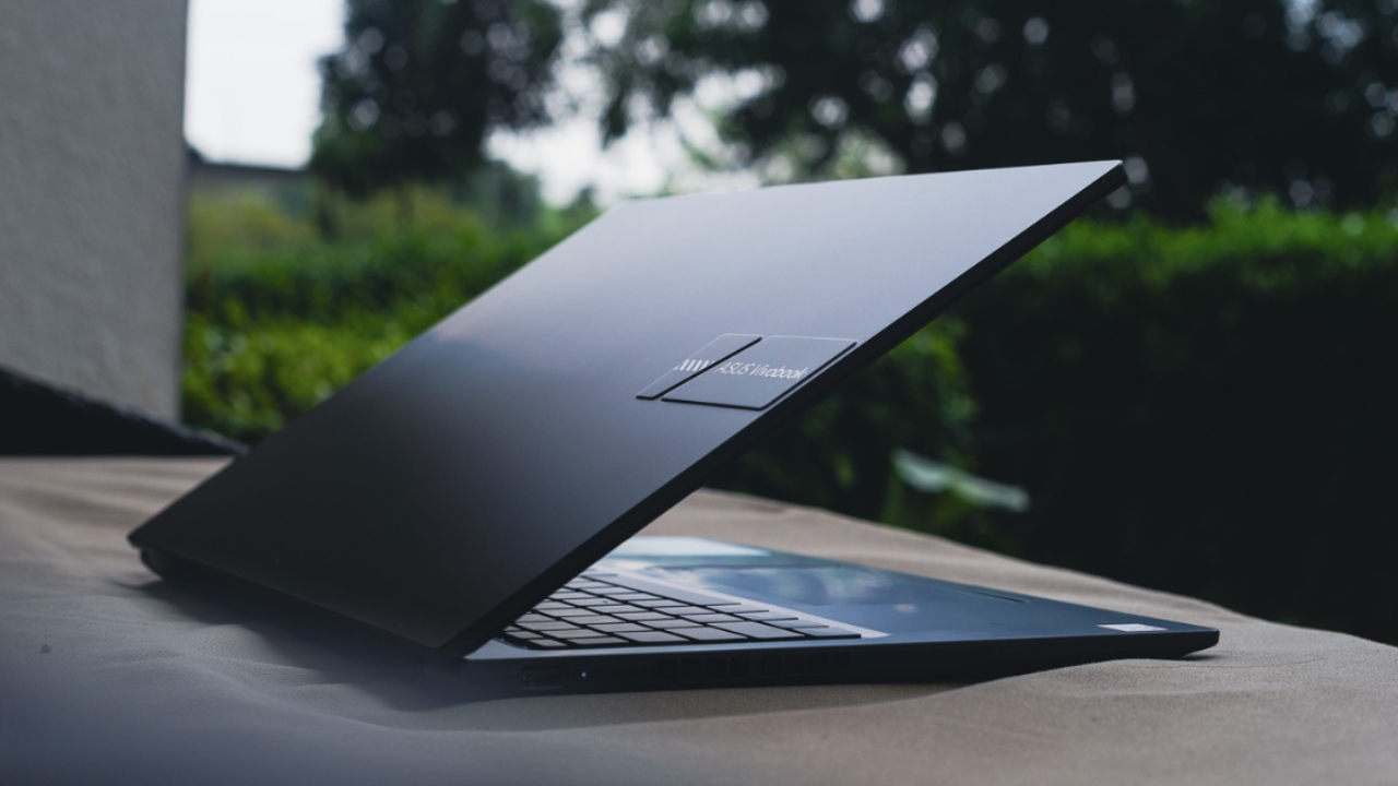 ASUS VivoBook 16