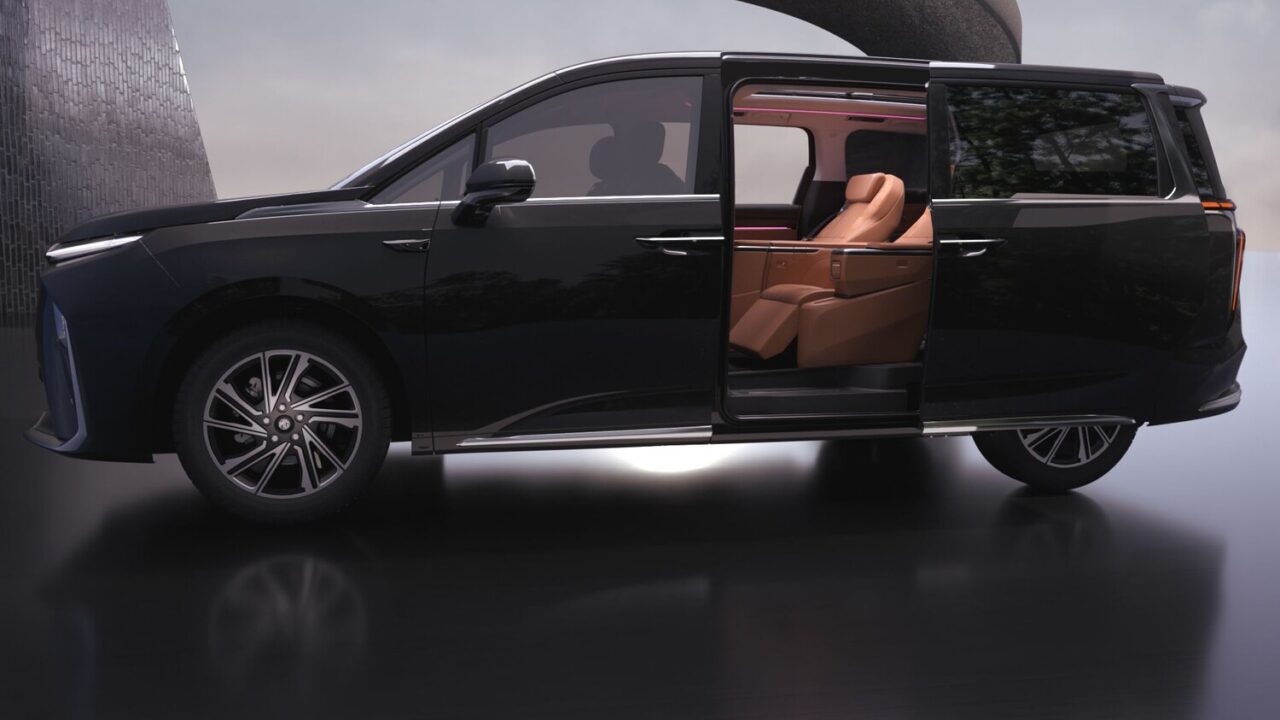 Electric MPV MG M9