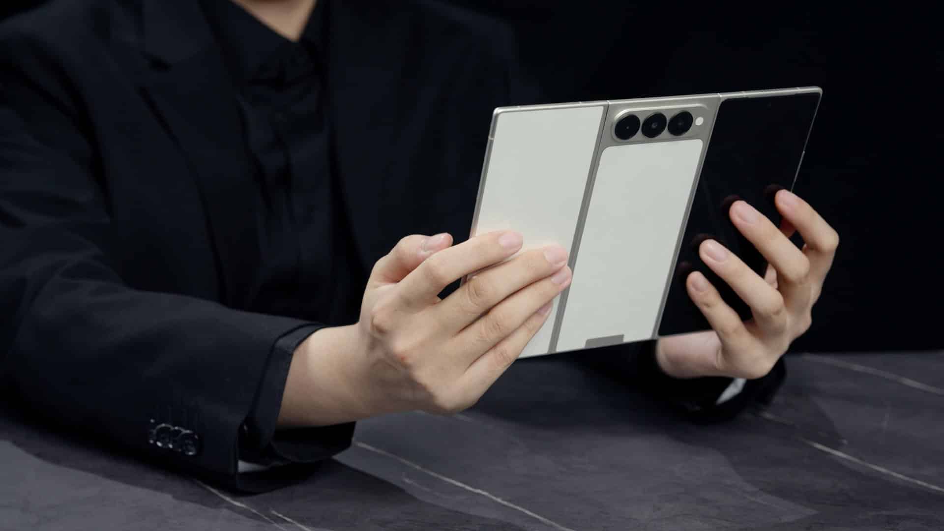 TECNO PHANTOM Ultimate G Fold Concept