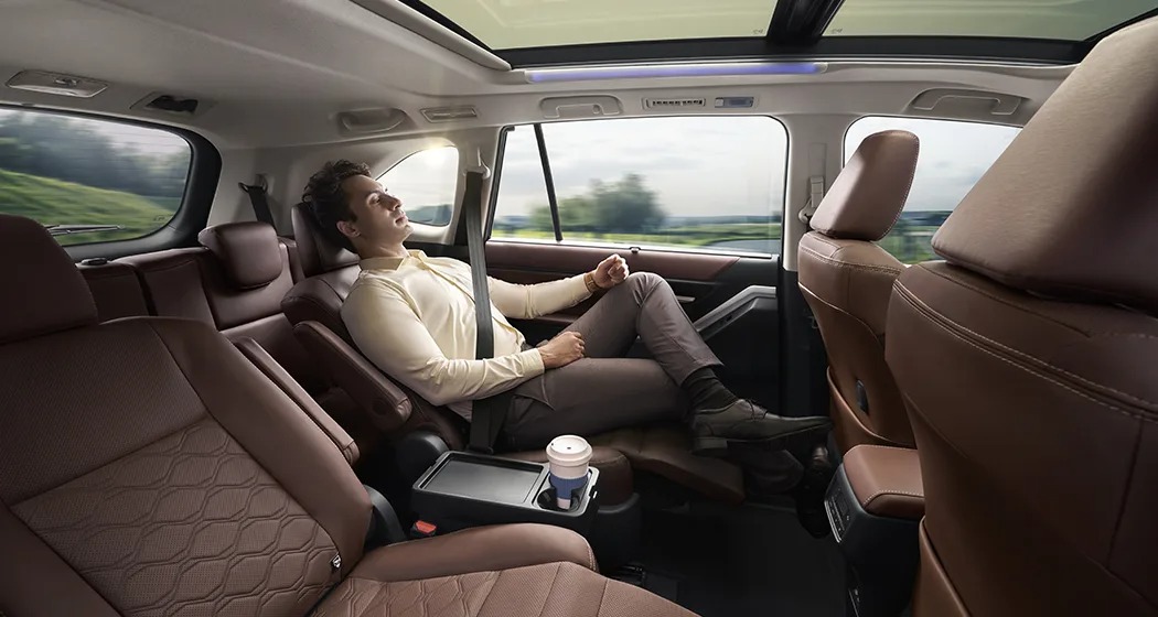 Toyota-Innova Hycross