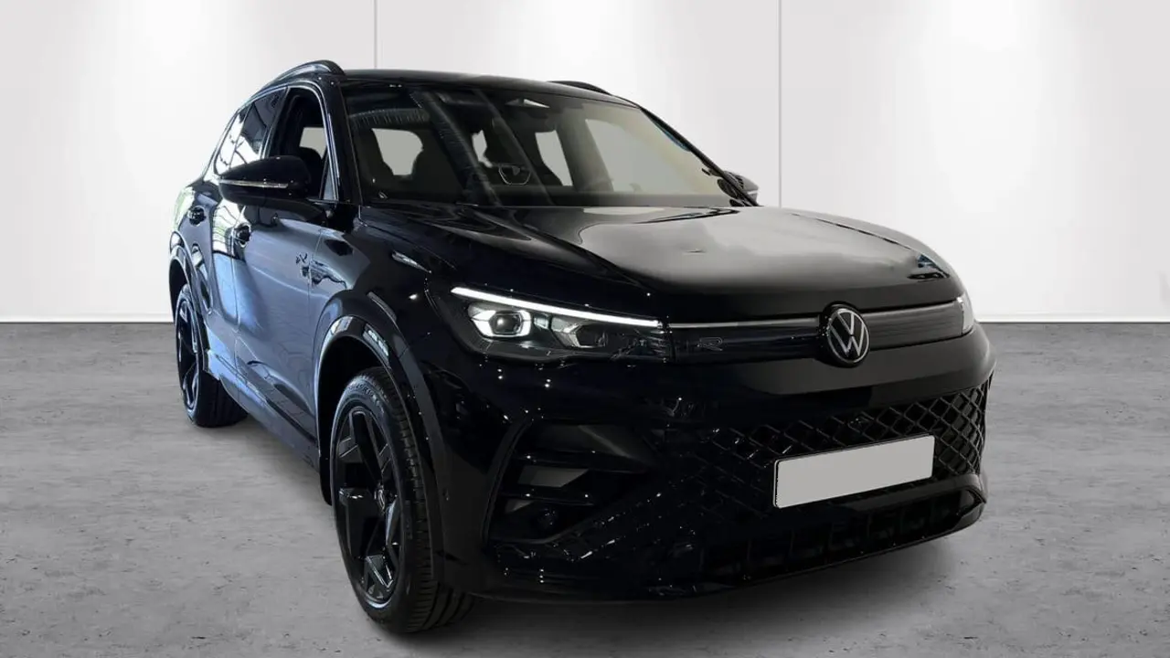 https://hindi.pricekeeda.com/images/posts/2025/Volkswagen-Tiguan-R-Line.webp