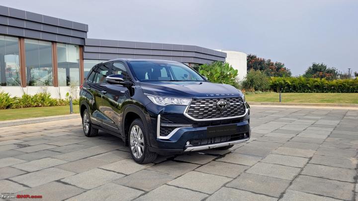 Toyota Innova Hycross