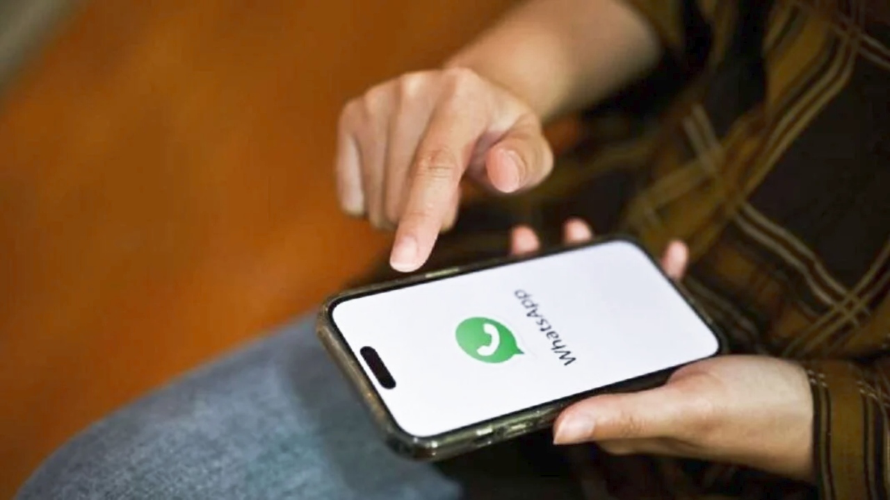WhatsApp New AI Feature